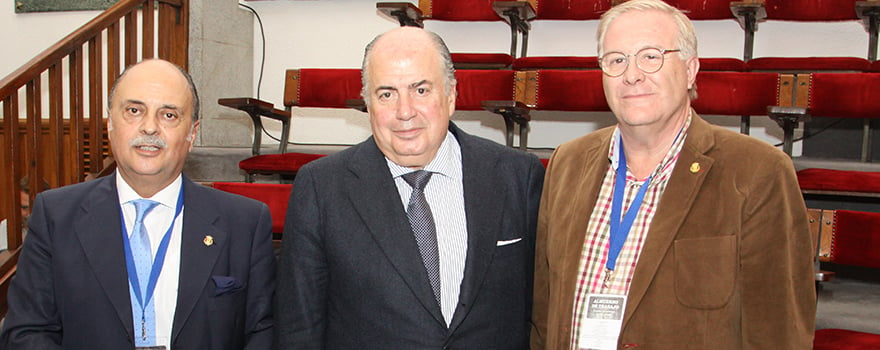 Pedro Hidalgo, presidente del Colegio de Médicos de Badajoz; Ricardo De Lorenzo; y José Alberto Becerra, secretario del Colegio de Médicos de Badajoz.