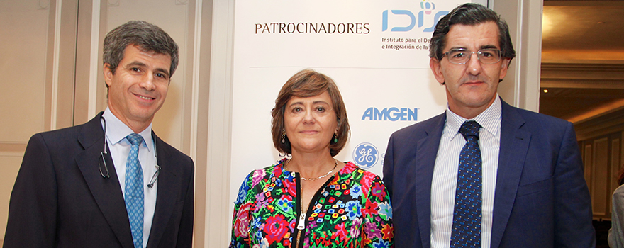 Adolfo Fernández-Valmayor, Carmen Ruiz, directora de Organización de IDIS; y Juan Abarca Cidón, presidente de HM Hospitales. 