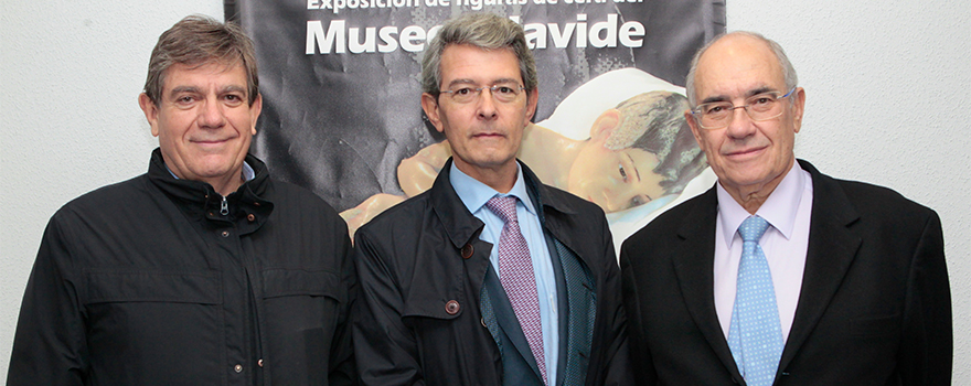 Pablo Lázaro; Luis Ríos, secretario general de la AEDV; y Amaro García Díez, ex catedrático de Anatomía de la UCM.