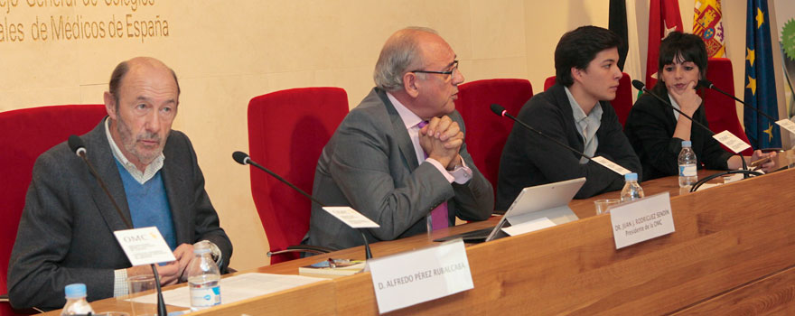 La presentación ha estado al cargo de Alfredo Pérez Rubalcaba, Juan José Rodríguez Sendín, Guillermo Fernández Martínez y Ana Patricia Sarabia, representante de la editorial Damajuana.