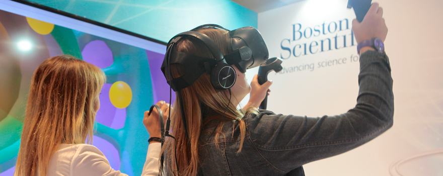 El estand de Boston Scientific en el XXII Congreso de la Essfn incluye un puesto de realidad virtual donde la compañía presenta sus nuevas aplicaciones.