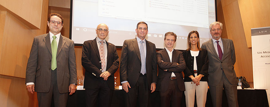 Miguel Martín; Juan Antonio GarcíaMerino; Ignacio Berbaéu, vicepresidente de la SEEN; Pascual Marco Vera, vicepresidente de la SEHH; Elena Casaus y Antón Herreros.