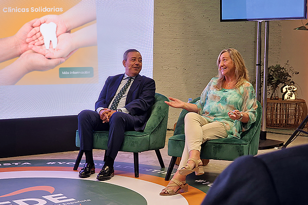 Óscar Castro y Agurtzane Meruelo durante la presentación de las nueve clínicas solidarias.