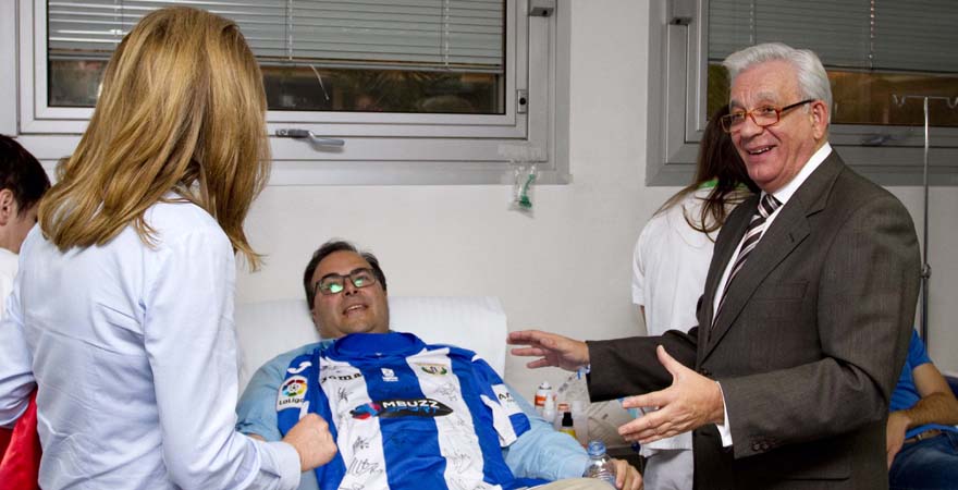 El CD Leganés se ha sumado, junto con el consejero, al XII Maratón de Donación de Sangre del Hospital Universitario Severo Ochoa