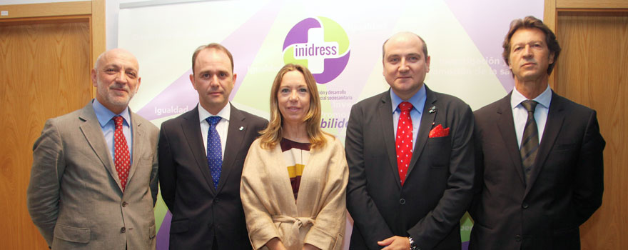 Rodrigo Gutiérrez, director general de Calidad y Humanización de la Asistencia Sanitaria del Sescam; José Antonio Ballesteros, director general de Asistencia Sanitaria del Sescam; Virginia Donado-Mazarrón, presidenta de Inidress; Francisco José García, director provincial de la Consejería de Sanidad de Castilla-La Mancha; Ramón Frexes, director de Relaciones Institucionales de Janssen.