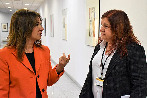 La secretaria de Estado de Sanidad, Silvia Calzón, y la directora general de Ordenación Profesional, Celia Gómez.