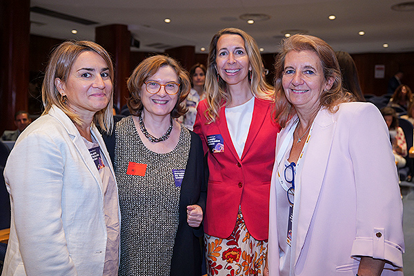 Mariam Jamali, Head of Regulatory Affairs Iberia de Bayer; Carmen Ramírez, Executive Director Regulatory Affairs de MSD en España; Clara Méndez, Head of Regulatory Affairs de Merck en España; y María Aláez.