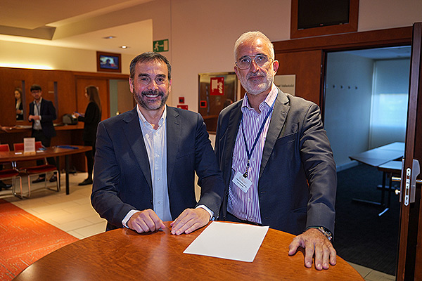 Jorge Aboal, exdirector general de Asistencia Sanitaria del Servicio Gallego de Salud, y director de Procesos de Soporte del Área Sanitaria de Santiago de Compostela y Barbanza; y José Luis Campos, market access manager de Abbott Diabetes.