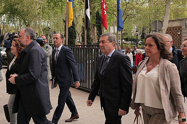 Llegada de los consejeros del PP al Consejo Interterritorial.