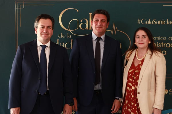 Ricardo De Lorenzo,  consultor de del Área Derecho Digital de De Lorenzo Abogados; Alvaro Irurita, director general de Resoluciones Extrajudiciales en Derecho Sanitario - REDeS; y Ofelia De Lorenzo, presidenta de la Asociación Española de Derecho Sanitario.