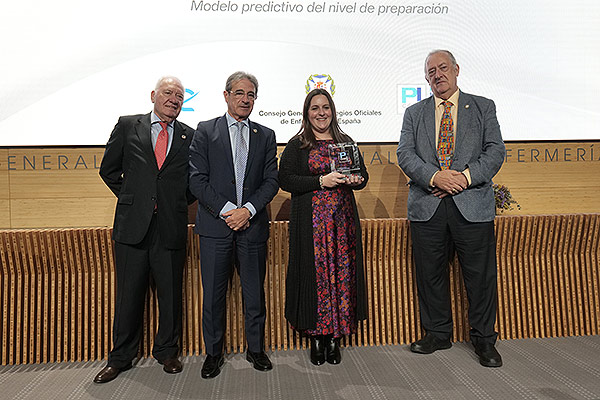 Florentino Pérez Raya; Rafael Campos, presidente del Colegio de Enfermería de Cádiz; Belén Gutiérrez; y José Ángel Rodríguez, vicepresidente II del CGE.