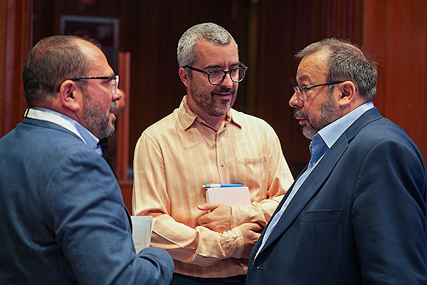Carlos Martín, vocal asesor de la Dirección General de Cartera Común de Servicios del Sistema Nacional de Salud (SNS) y Farmacia del Ministerio de Sanidad; Javier Padilla y César Hernández.