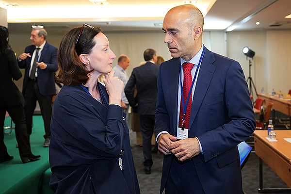 Sarah Christiaanse, general manager de Abbott Diabetes y Ricardo López.