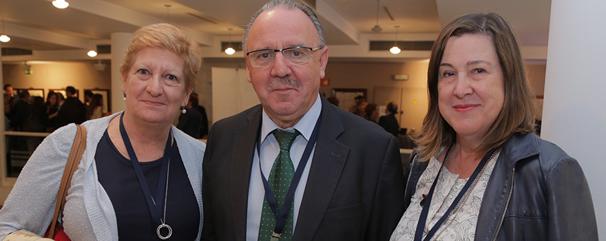 Concha Ferrer, presidenta del Colegio de Médicos de Zaragoza, Jerónimo Fernández; y Rosa Burdeus Gómez. 