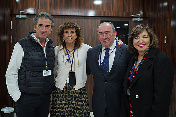 Miguel Ángel Ortiz, asesor del Servicio de Salud de Castilla y León; Blanca Fernández-Lasquetty; Ramón Ares, Gerente del Área Sanitaria de Lugo, A Mariña y Monforte de Lemos; y Cristina Granados, gerente del hospital Son Espases de Palma de Mallorca.