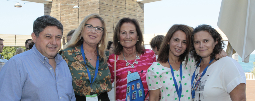 Nicómedes Rodríguez, director gerente del Hospital Infanta Margarita; María Ángeles Luna, delegada territorial de Córdoba; Mariña Fernández, deelgada territorial de Sevilla; Silvia Calzón, gerente del Hospital de Valme; y Francisca Díaz, gerente del área de Gestión Sanitaria de Osuna de Sevilla. 