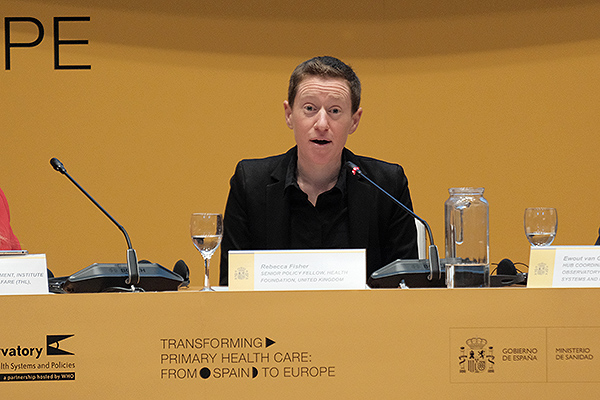 Rebecca Fisher, investigadora principal de Políticas de la Fundación Salud del Reino Unido.