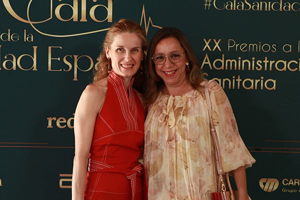 Maria Jesús Luengo, subdirectora de Enfermería del Hospital Ramón y Cajal; y Beatriz Martín, directora de Enfermería del Hospital Ramón y Cajal.