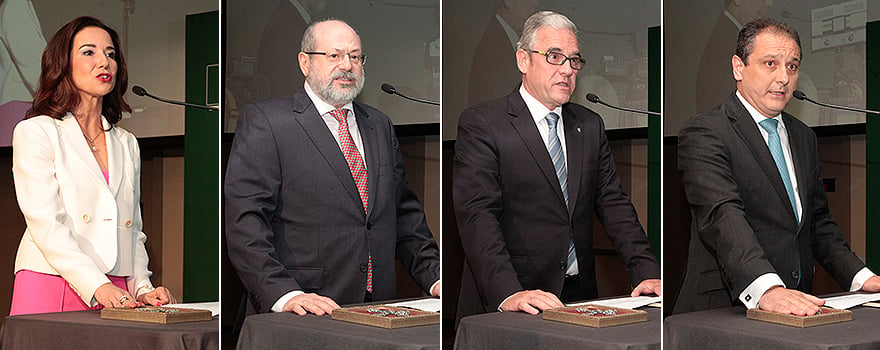 Durante la toma de posesión de su cargo en el Consejo General de Farmacéuticos: Raquel Martínez, secretaria general, y Luis Amaro, Jordi de Dalmases y Juan Pedro Rísquez, vicepresidentes. 