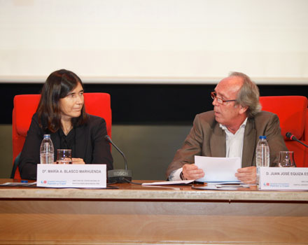 Juan José Equiza junto a María A. Blasco, directora del Centro de Investigaciones Oncológicas (CNIO).