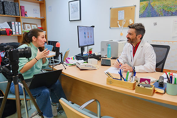 Instantes de la entrevista sobre eficiencia en Farmacia Hospitalaria.