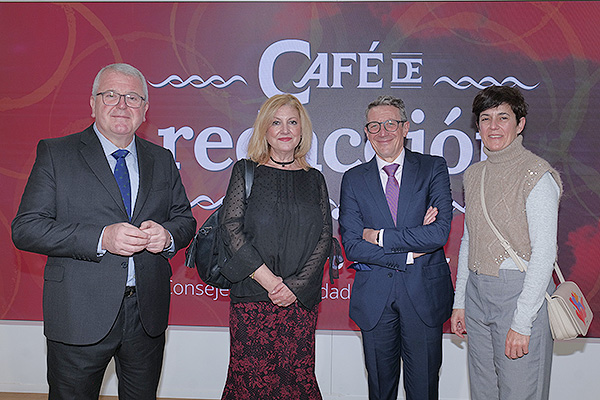 Alfonso Rodríguez-Hevia, gerente del Hospital Universitario de León; Yolanda Gómez, directora Comercial Regional de Linde; Pedro Izquierdo, gestor administrativo del Hospital Clínico San Carlos; y María Antonia Rodríguez, comercial de Linde.