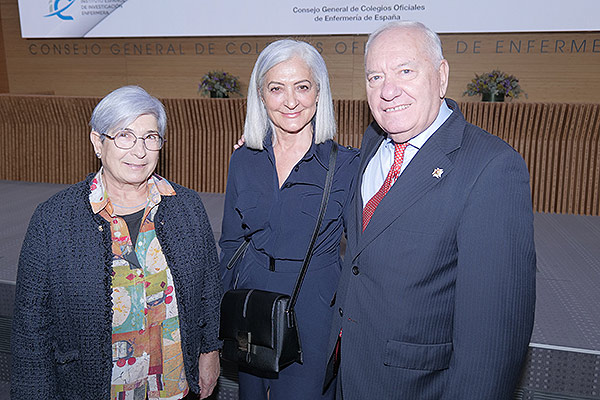 Hosanna Parra; Ascensión Pérez, presidenta del Colegio de Enfermería de Ourense; y Florentino Pérez Raya.