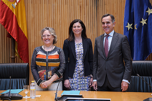 Cristina Avendaño, vicepresidenta de Facme; Raquel Yotti, comisionada del Perte; y Juan Yermo, director general de Farmaindustria.