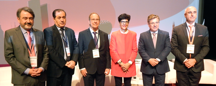 Modoaldo Garrido, vicepresidente Primero de Sedisa; Mariano Marín Patón, director gerente del Servicio Andaluz de Salud; Juli Fuster Culebras, director gerente del Servicio de Salud de las Illes Balears; Candela Calle Rodríguez, directora gerente del Institut Catalá de la Salut; Rafael López Iglesias, director gerente del Servicio de Salud de Castilla y León; Jesús Sanz Villorejo, presidente de ANDE.