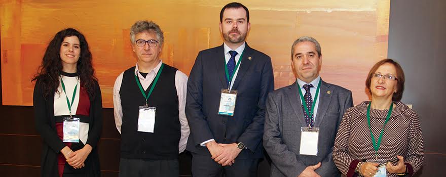 Laura Trespalacios Sánchez, miembro de la administración del Consejo General de Colegios Oficiales de Podólogos; junto a los miembros de la Comisión de intrusismo del mismo Consejo, Luis Ángel Arigita Muro; Borja Pérez; y Javier Serrano; así como María Esther Fontán, presidenta de Aims.