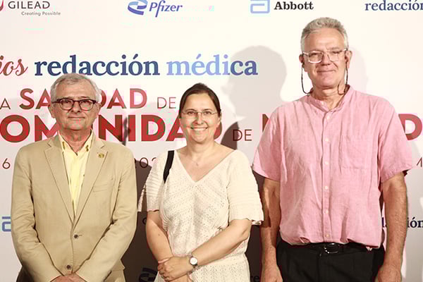 Tomás Merina, candidato de ICOMEM; Ángela Hernández, secretaria general de AMYTS; y Daniel Bernabéu, presidente de la Asociaciónn de Médicos y Titulados Superiores de Madrid.