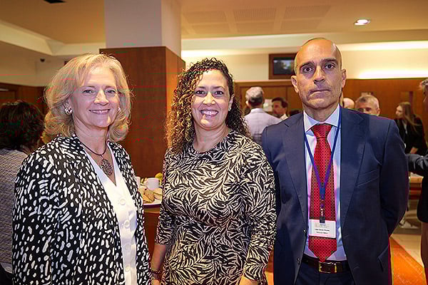 Teresa García, Elízabeth Betancort, jefa de Gabinete de la Consejería de Sanidad de las Islas Canaris; y Ricardo López.