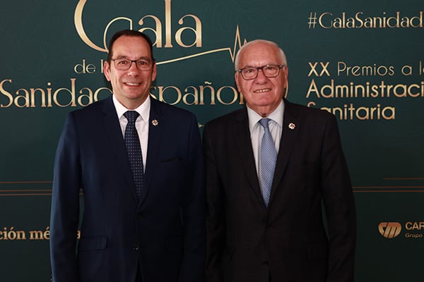 José Luis Cobo, vicepresidente tercero del Consejo General de Enfermería; y Florentino Pérez Raya.