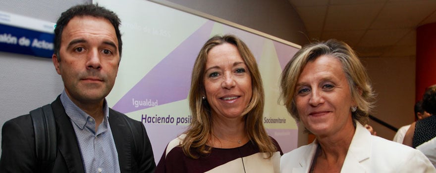 Ismael Sánchez, director ejecutivo de Inidress; Virginia Donado-Mazarrón y Piedad Navarro, directora de relaciones con las comunidades autónomas de Air Liquide Healthcare.