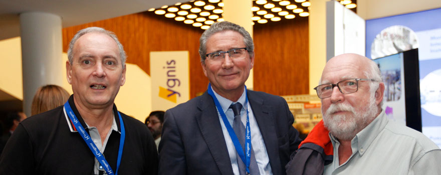 Juan Jesús Guirarte, ingeniero del Servicio Navarro de Salud; Juan José Broseta, director comercial de Imtech; y Manuel Goñi, jefe de mantenimiento del Hospital de Tudela.