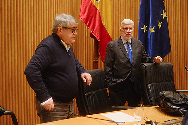 Modesto Pose (PSOE), vicepresidente primero de la Comisión; junto a Santos.