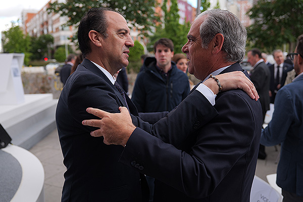 José Luis Bancalero, consejero de Sanidad de Aragón y Jesús Aguilar, presidente del Consejo General de Colegios Farmacéuticos (Cgcof)