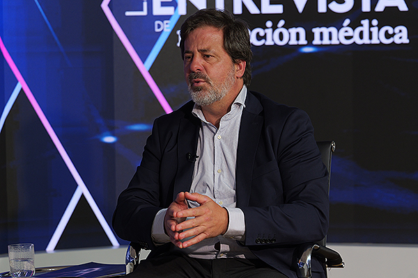 "Las nuevas generaciones de médicos no están dispuestas a esperar a los 50 años para poder vivir"