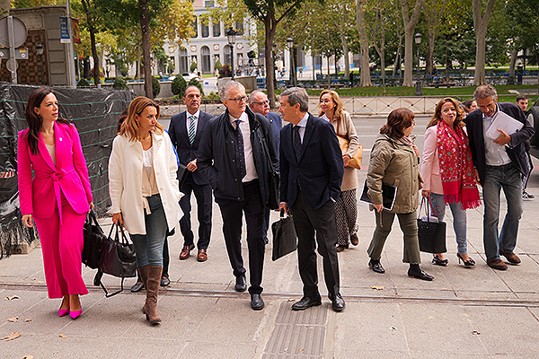 Llegada de los consejeros de Sanidad minutos antes de comenzar el Consejo Interterritorial: Sara García Espada, consejera de Salud y Servicvios Sociales; Juan José Pedreño, consejero de Salud de Murcia; Marciano Gómez, consejero de sanidad de la Comunidad Valenciana.