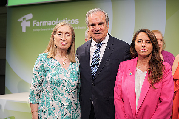 Ana Pastor, presidenta de AMA Seguros; Jesús Aguilar; y Raquel Murillo, directora general de AMA Seguros.