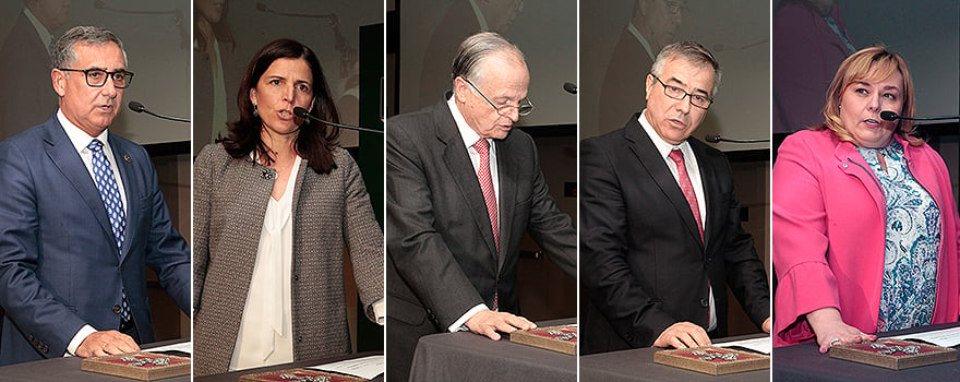 Durante la toma de posesión de sus cargos como vocales nacionales en el Consejo General de Farmacéuticos: José Ramón López Suárez (Distribución), Ana María Herranz (Farmacia Hospitalaria), Francisco Zaragozá (Investigación y Docencia), Teodomiro Hidalgo (Oficina de Farmacia) y María Isabel Andrés Martín (Óptica Oftálica y Acústica Audiométrica).