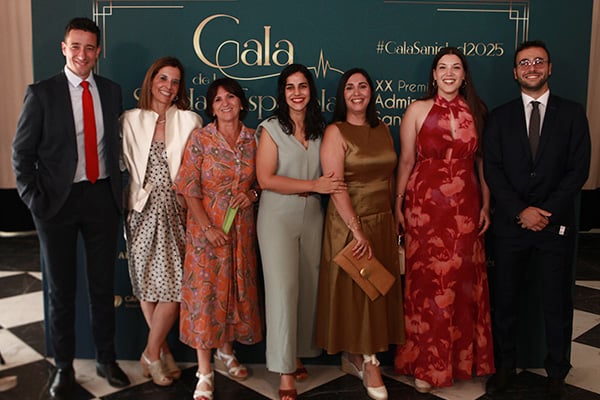 Javier Lasmarias, responsable Comercial Zona Noreste de Carburos Médica; Patricia García, delegada comercial hospitalario del Grupo Air Products de Carburos Metálico; Teresa Gil, responsable de Terapias Hospitalarias del Grupo Air Productis Carburo Metálico; Virginia Escudero, gerente de Producto en la División Médica del Grupo Air Products de Carburos Metálicos; Patricia Martínez, Special Account Hospital Central Sales de Carburos Médica; Cristina Barella, gerente de Proyectos y CDP de Negocios Médicos de Carburos Médica; y Alberto Madrid.
