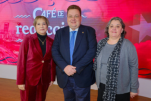 María Luz de los Mártires, directora general de Servicio Madrileño de Salud - SERMAS; Pablo Martín y María Luisa López Díaz-Ufano, gerente de Atención Primaria de Madrid.