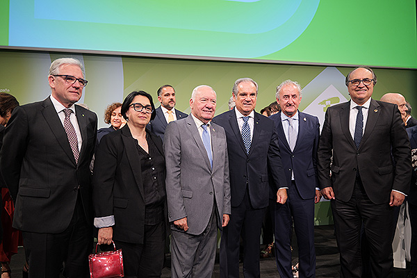 Jesús Aguilar junto a los presidentes de las organizaciones laborales de profesiones sanitarias.