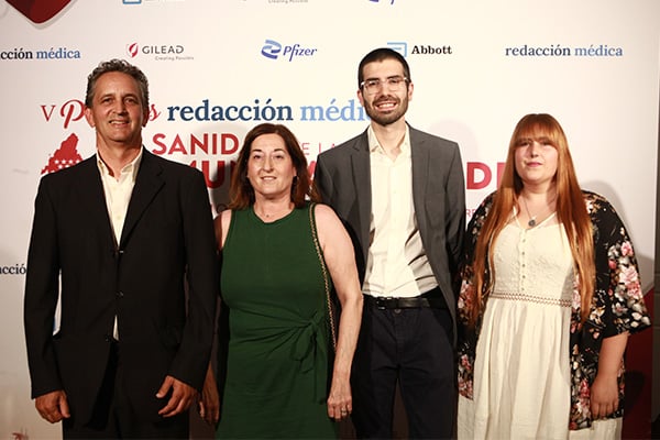 Miguel Holgado, director del grupo de Órganos y Tejidos en chips y Detección in Vitro en el Instituto de Investigación Sanitaria del Hospital Clínico San Carlos (IDISSC);  María Fe Lagunas (adjunta); Ana María Martín; y Luis González Valle, investigadores de este organismo