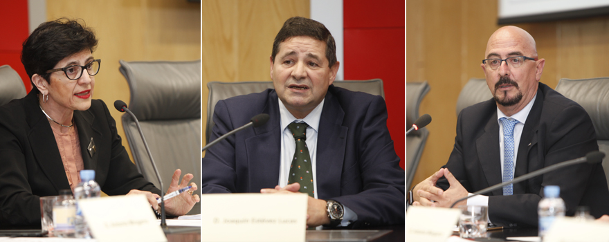 Candela Calle, directora gerente del Instituto Catalán de la Salud; Joaquín Estévez, presidente de Sedisa; y César Pascual, director general de Coordinación de Asistencia Sanitaria de la Comunidad de Madrid.