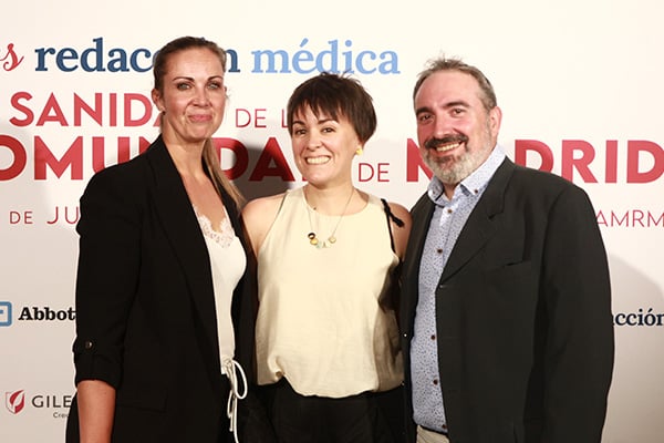 Vanesa Ruiz, supervisora de Hospitalización Quirúrgica del Hospital Fundación Alcorcón; Marta Blázquez, adjunta de Consulta de Ostomías del Hospital Fundación Alcorcón; Víctor Manuel Morata, supervisor de Consultas Externas Quirúrgicas del Hoospital Fundación Alcorcón.