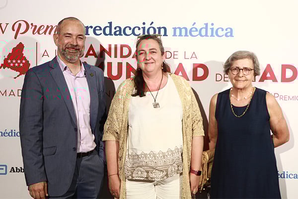 Aurora Araujo, decana del Colegio de Fisioterapeutas de la Comunidad de Madrid; Pablo Herrera, vicedecano del Colegio de Fisioterapeutas de la Comunidad de Madrid; Isabel Lorenzo, decana del Colegio de Biólogos de la Comunidad de Madrid.