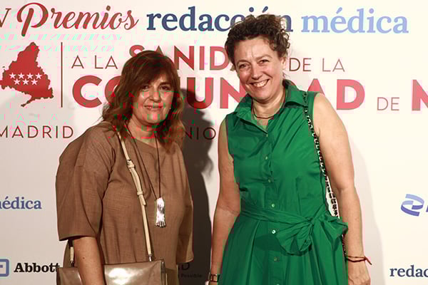 Inés Naranjo, técnico de Enfermería Estomaterapeuta del Hospital Infanta Cristina; junto a su acompañante.