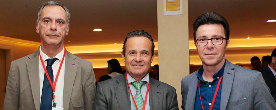 Víctor Sánchez y Felix Benguría, ambos de Sanofi, y Eduardo Belenguer, Institutional Manager en Ipsen.